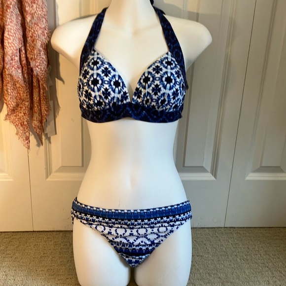 Tommy Bahama size small blue and white tie die effect bikini & bikini bottoms. - Picture 1 of 12
